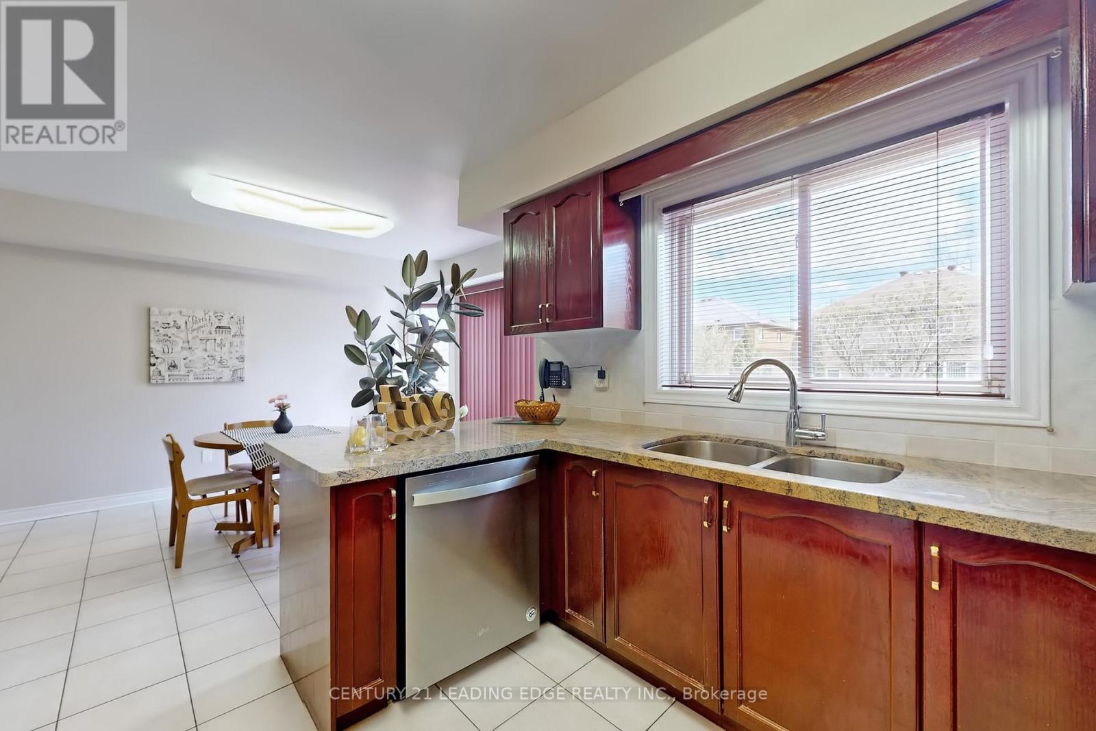77 Song Bird Drive, Markham, Ontario  L3S 3T8 - Photo 22 - N12136544