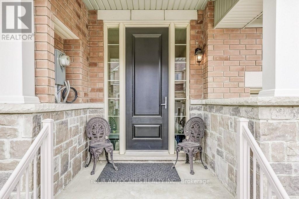 60 Drizzel Crescent, Richmond Hill, Ontario  L4E 1G8 - Photo 2 - N12136597