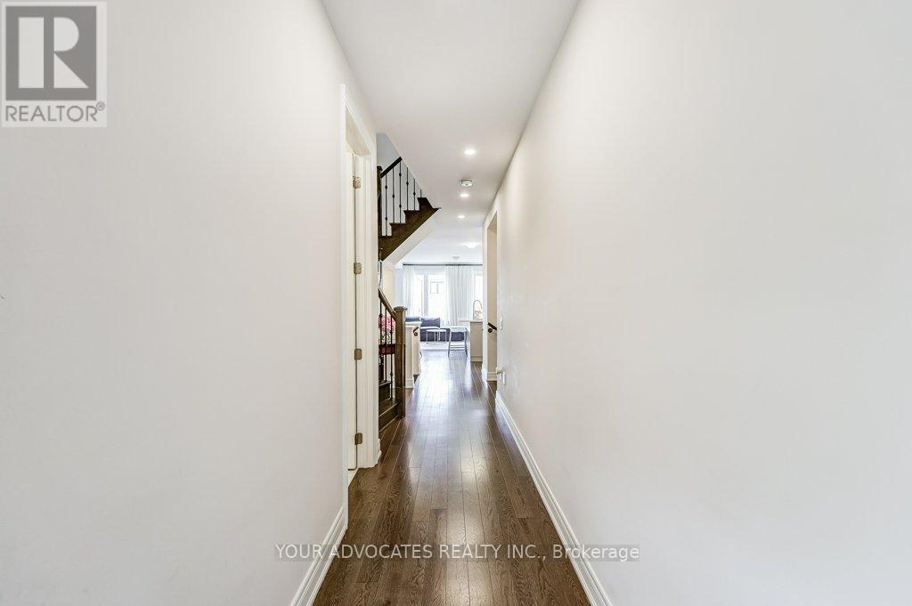 60 Drizzel Crescent, Richmond Hill, Ontario  L4E 1G8 - Photo 4 - N12136597