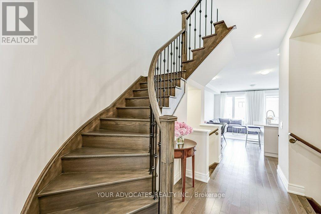 60 Drizzel Crescent, Richmond Hill, Ontario  L4E 1G8 - Photo 5 - N12136597