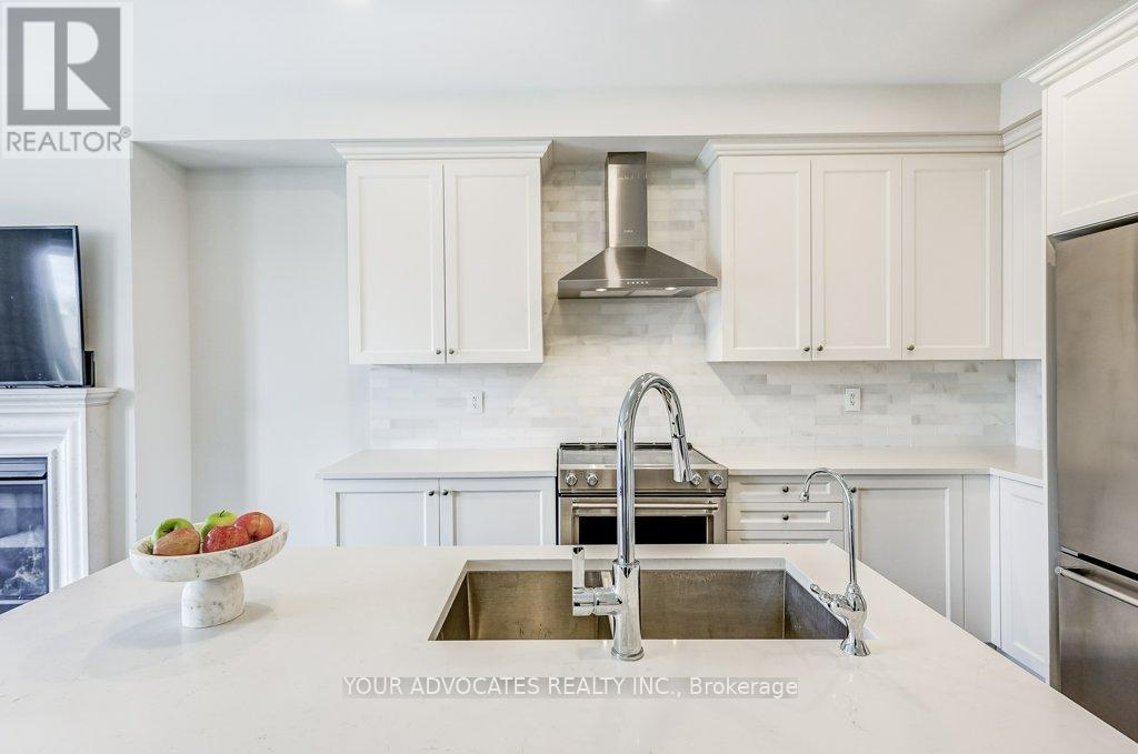60 Drizzel Crescent, Richmond Hill, Ontario  L4E 1G8 - Photo 8 - N12136597