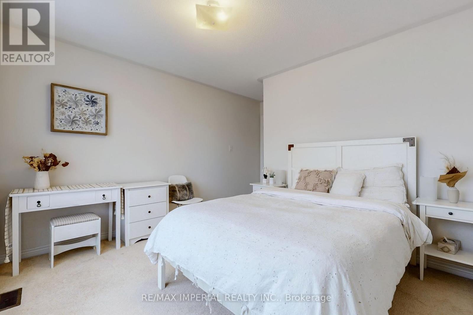18 Kellington Trail, Whitchurch-Stouffville, Ontario  L4A 1X5 - Photo 38 - N12136629