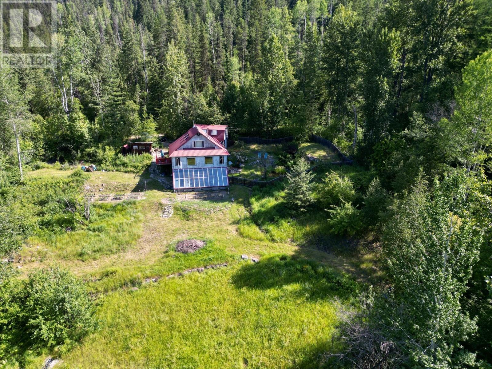 395 Boven Road, Nelson, British Columbia  V1L 6J1 - Photo 1 - 10347110