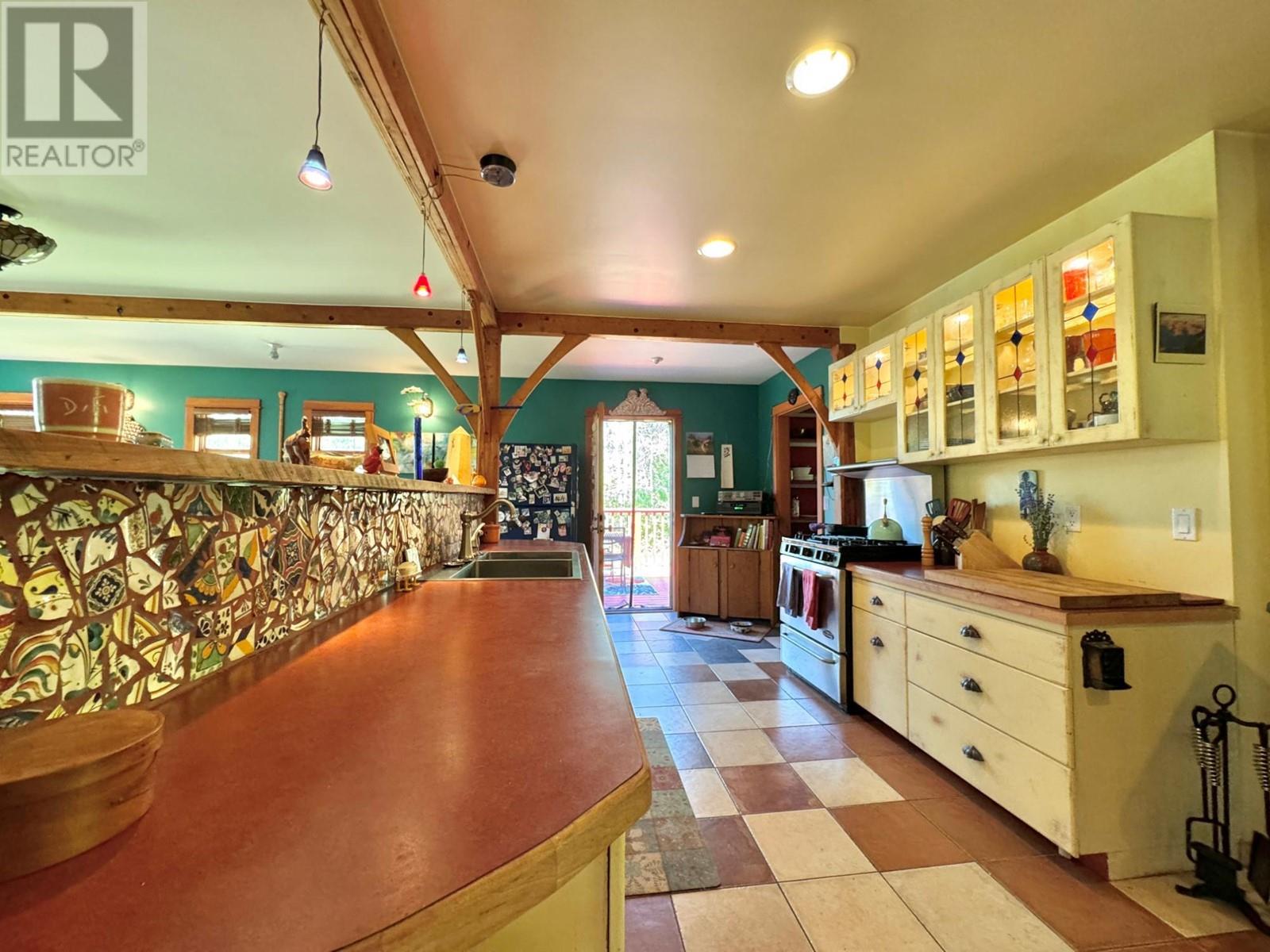 395 Boven Road, Nelson, British Columbia  V1L 6J1 - Photo 12 - 10347110