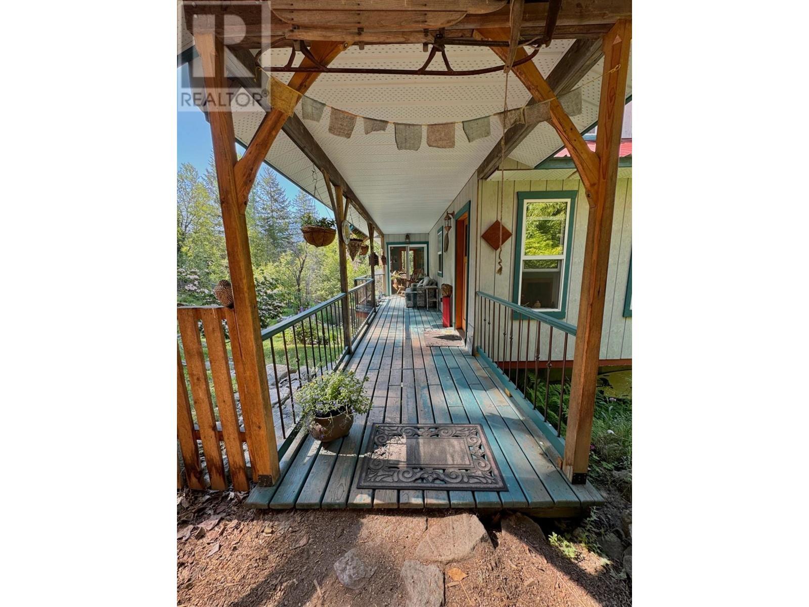 395 Boven Road, Nelson, British Columbia  V1L 6J1 - Photo 5 - 10347110