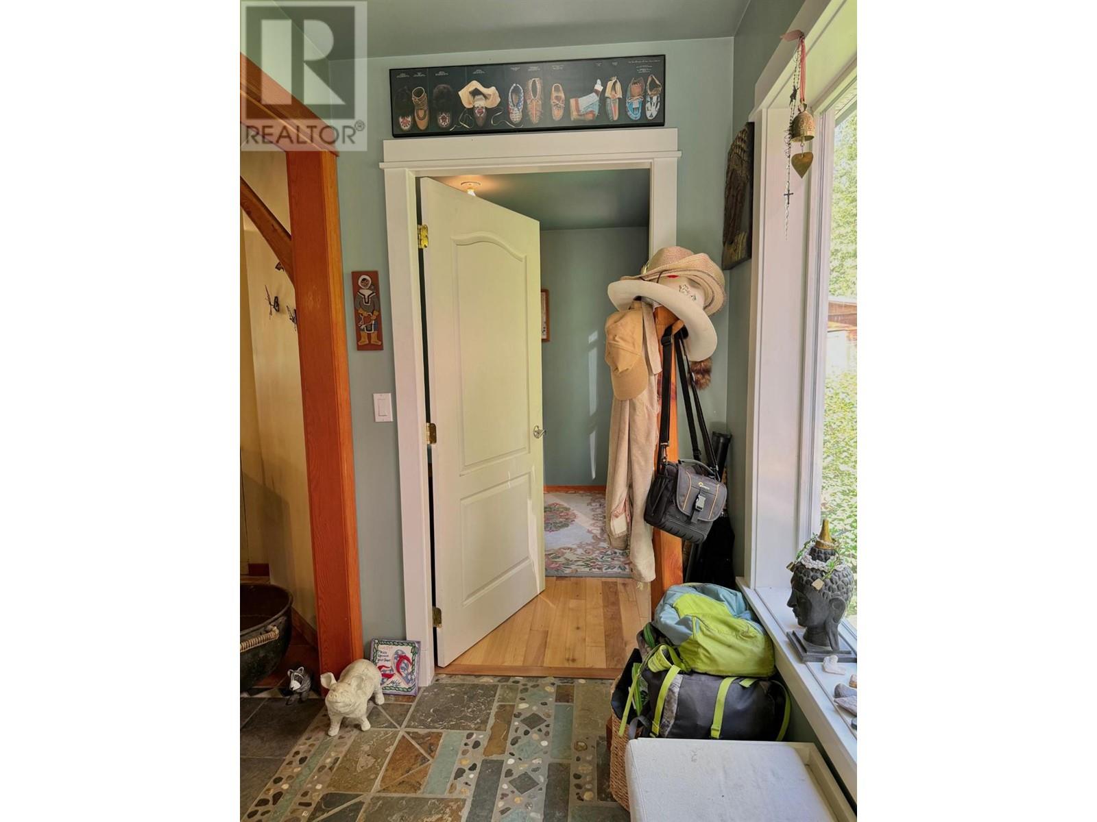 395 Boven Road, Nelson, British Columbia  V1L 6J1 - Photo 7 - 10347110