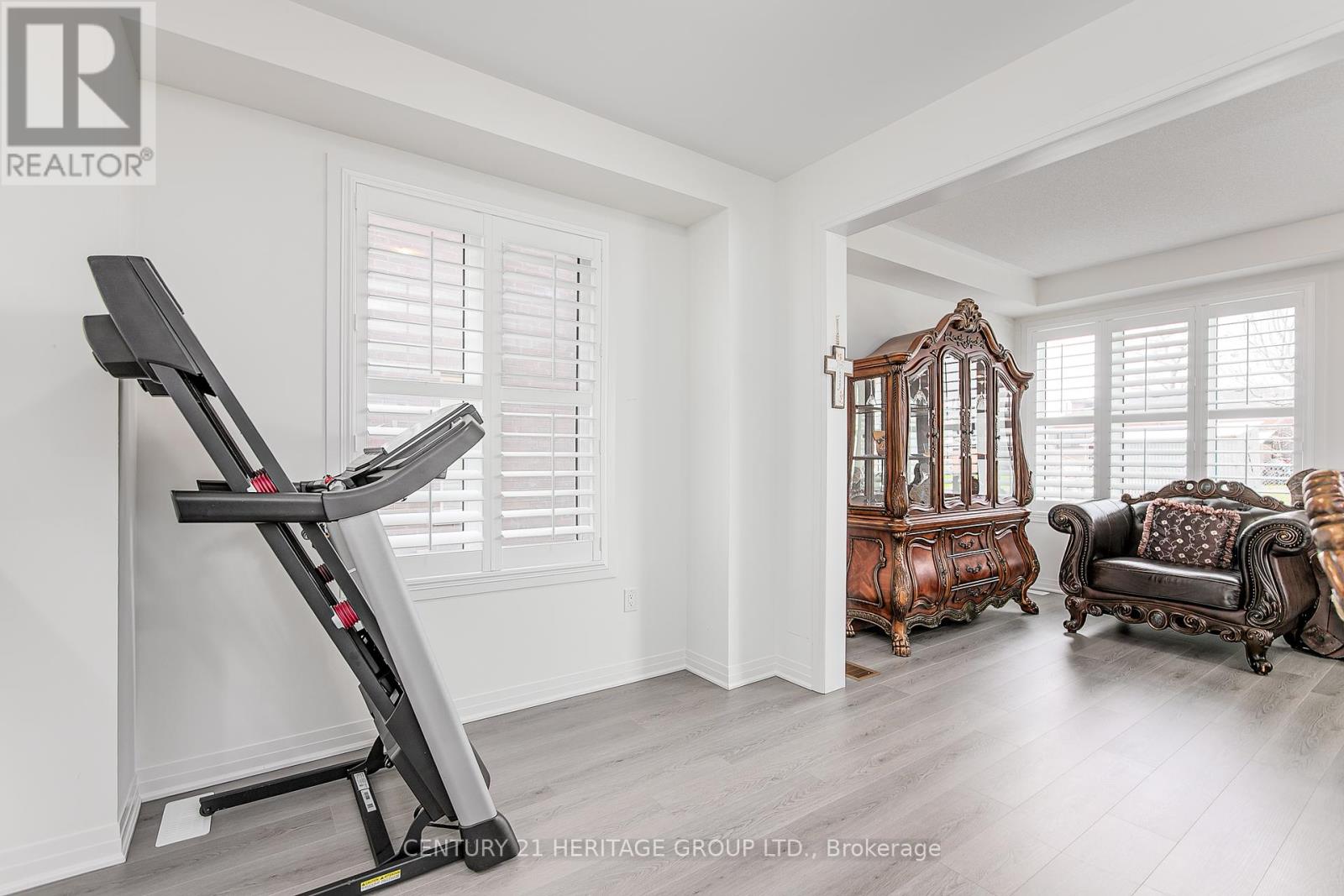 69 Kirkwood Way, Barrie, Ontario  L9J 0K7 - Photo 12 - S12136462