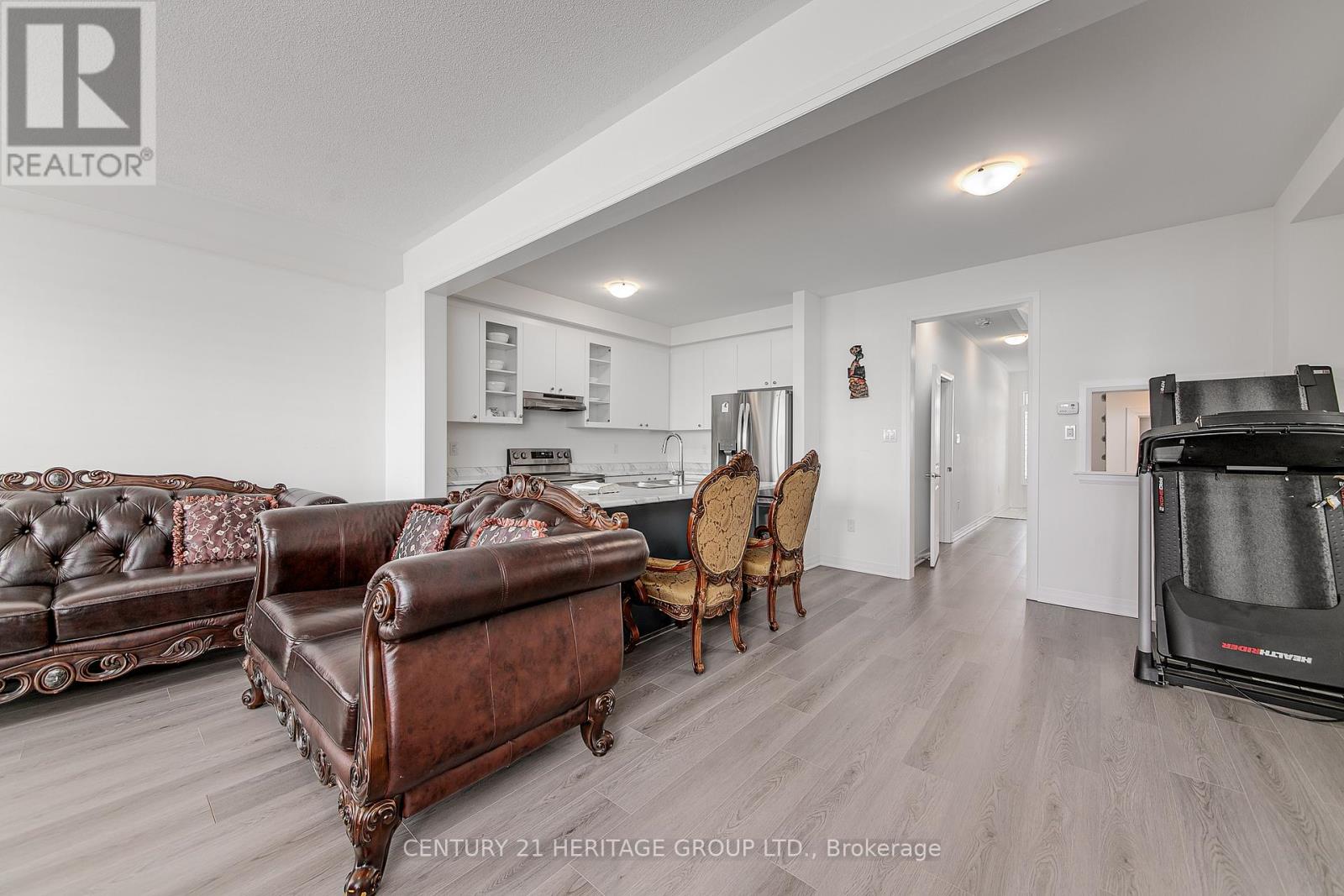 69 Kirkwood Way, Barrie, Ontario  L9J 0K7 - Photo 14 - S12136462