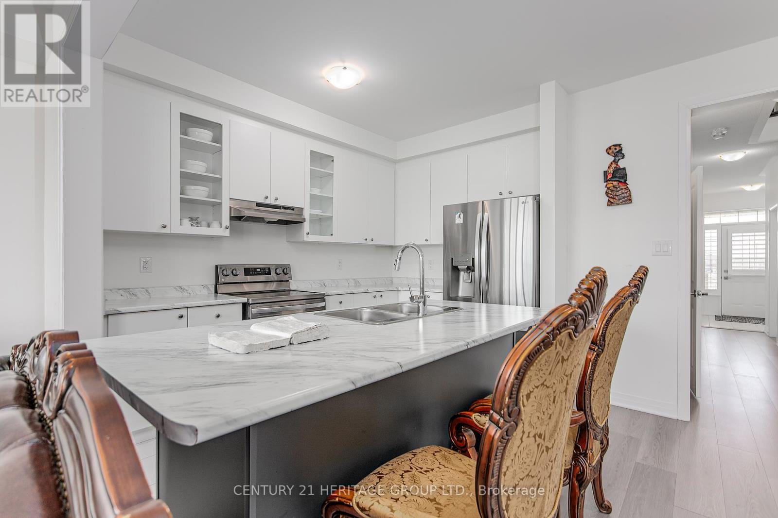 69 Kirkwood Way, Barrie, Ontario  L9J 0K7 - Photo 15 - S12136462