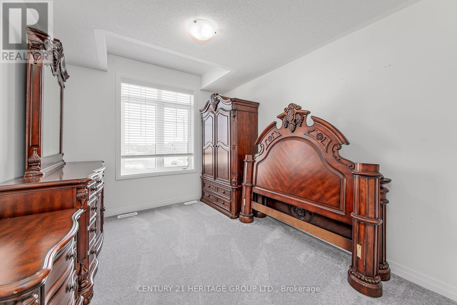 69 Kirkwood Way, Barrie, Ontario  L9J 0K7 - Photo 17 - S12136462