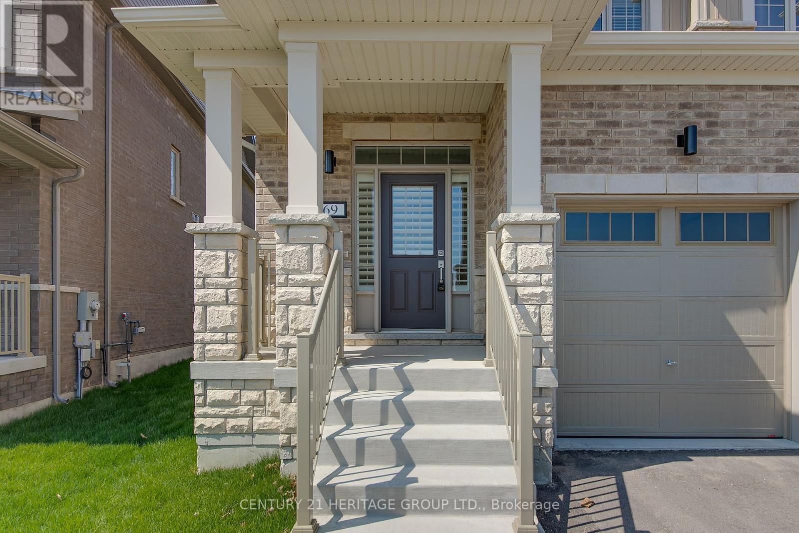 69 Kirkwood Way, Barrie, Ontario  L9J 0K7 - Photo 2 - S12136462