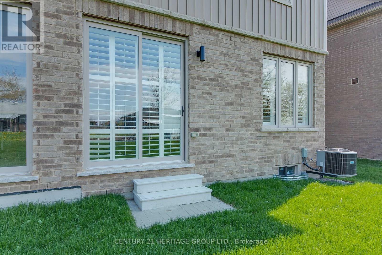 69 Kirkwood Way, Barrie, Ontario  L9J 0K7 - Photo 27 - S12136462