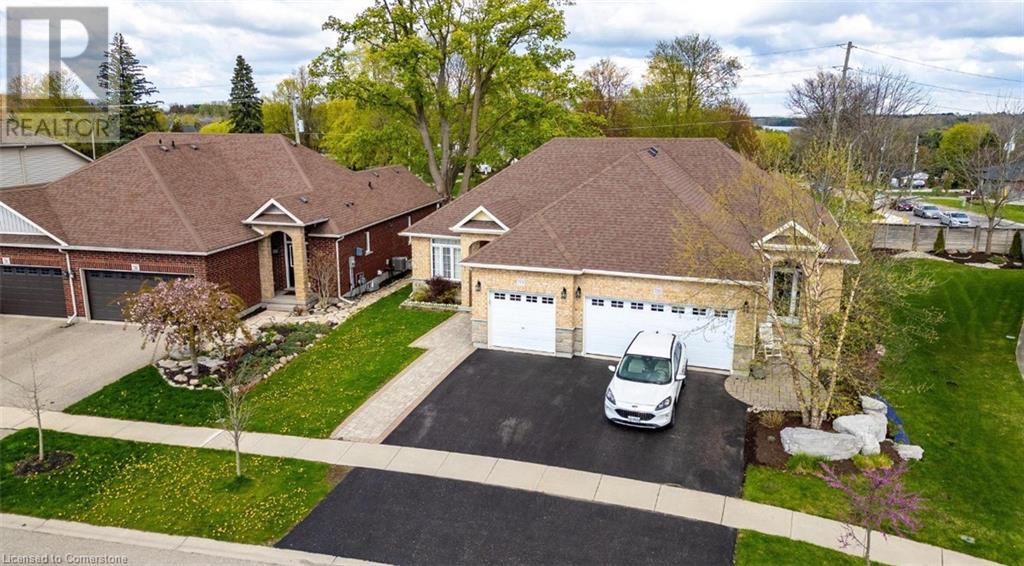 Property at 724 GARDEN COURT Crescent image 2