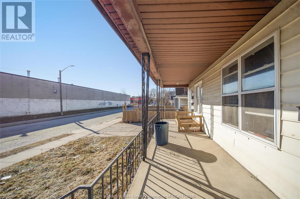 Property at 756 BRANT STREET image 3