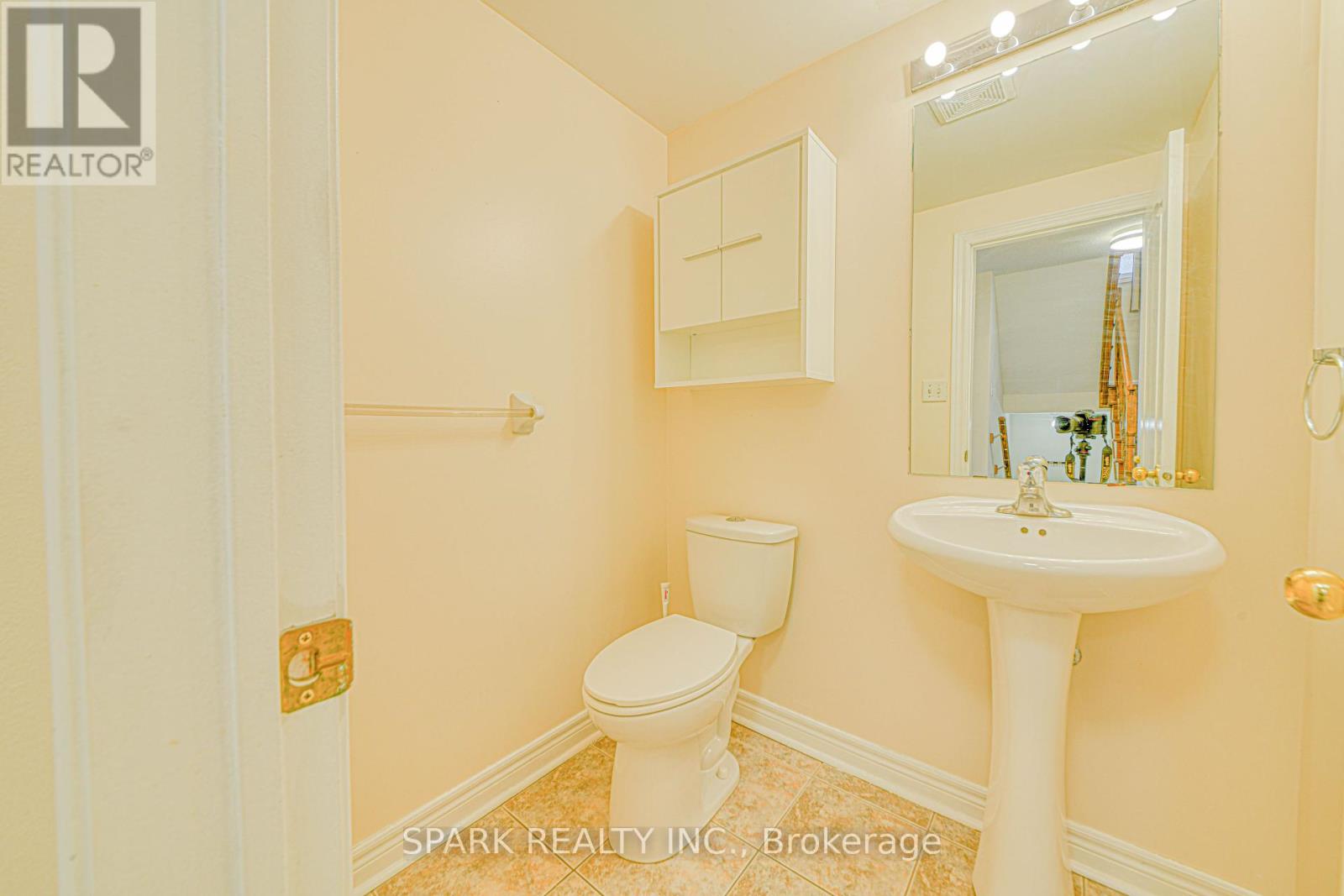 147 Weston Drive, Milton, Ontario  L9T 0V6 - Photo 8 - W12136431