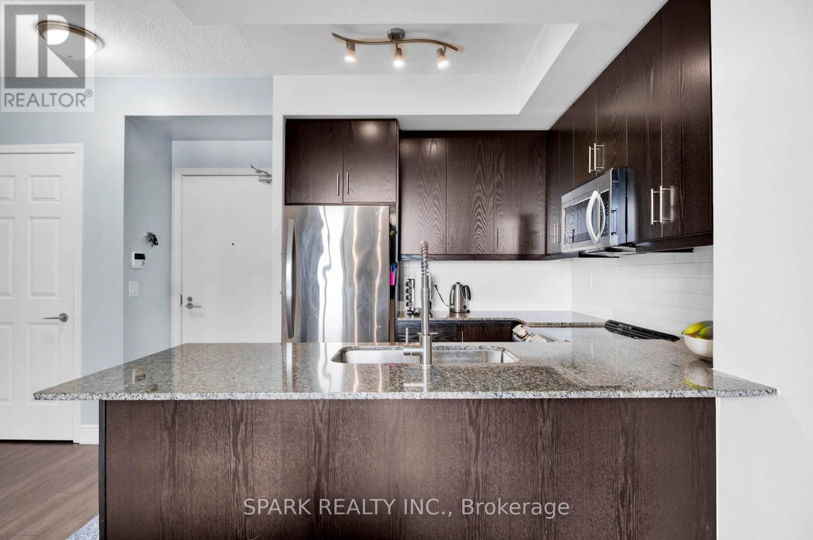 1018 - 15 James Finlay Way, Toronto, Ontario  M3M 0B3 - Photo 15 - W12136436