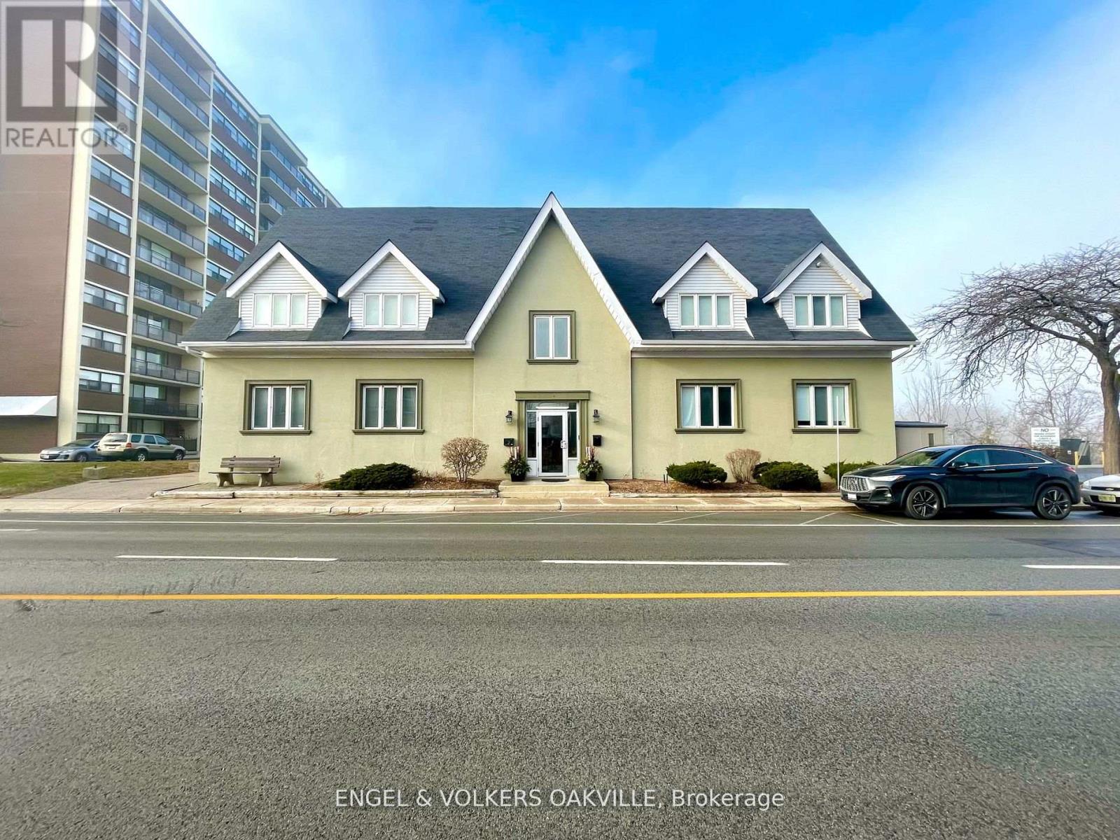 206/208 - 151 RANDALL STREET, Oakville, Ontario