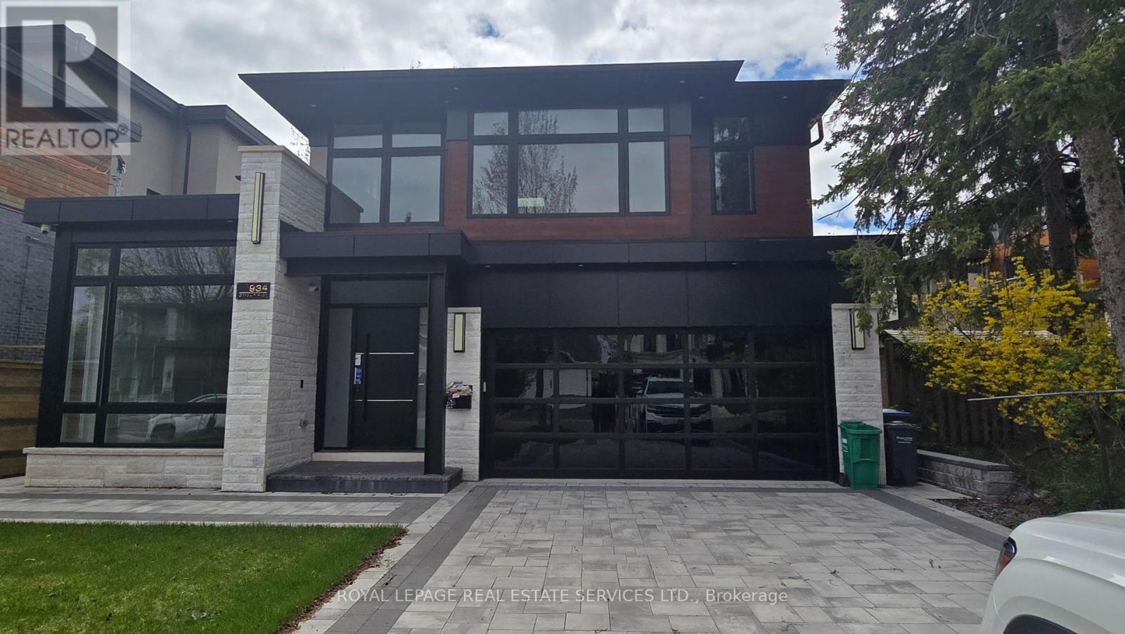934 Goodwin Road, Mississauga, Ontario  L5G 4K1 - Photo 1 - W12136478