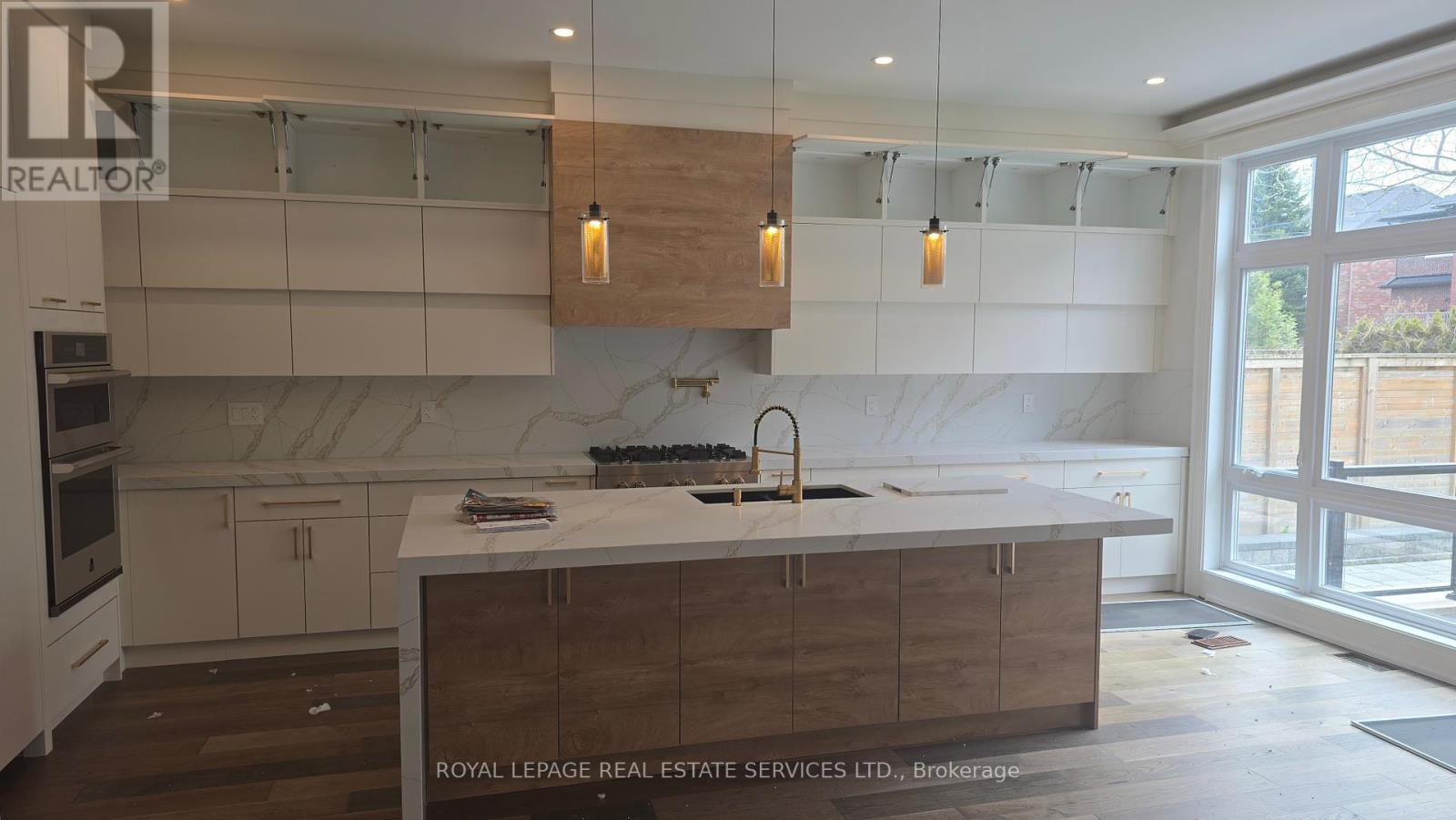 934 Goodwin Road, Mississauga, Ontario  L5G 4K1 - Photo 5 - W12136478