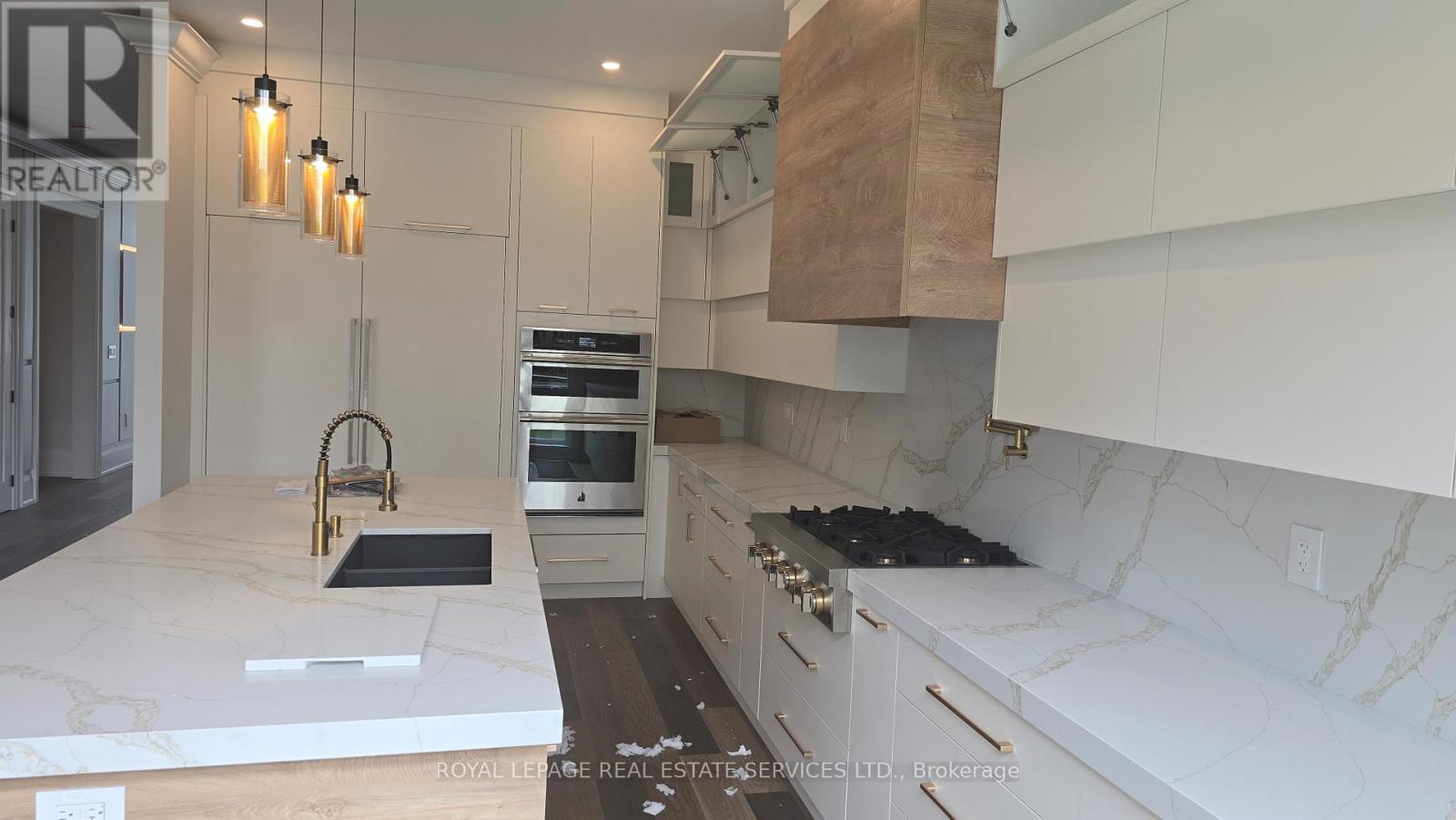 934 Goodwin Road, Mississauga, Ontario  L5G 4K1 - Photo 6 - W12136478