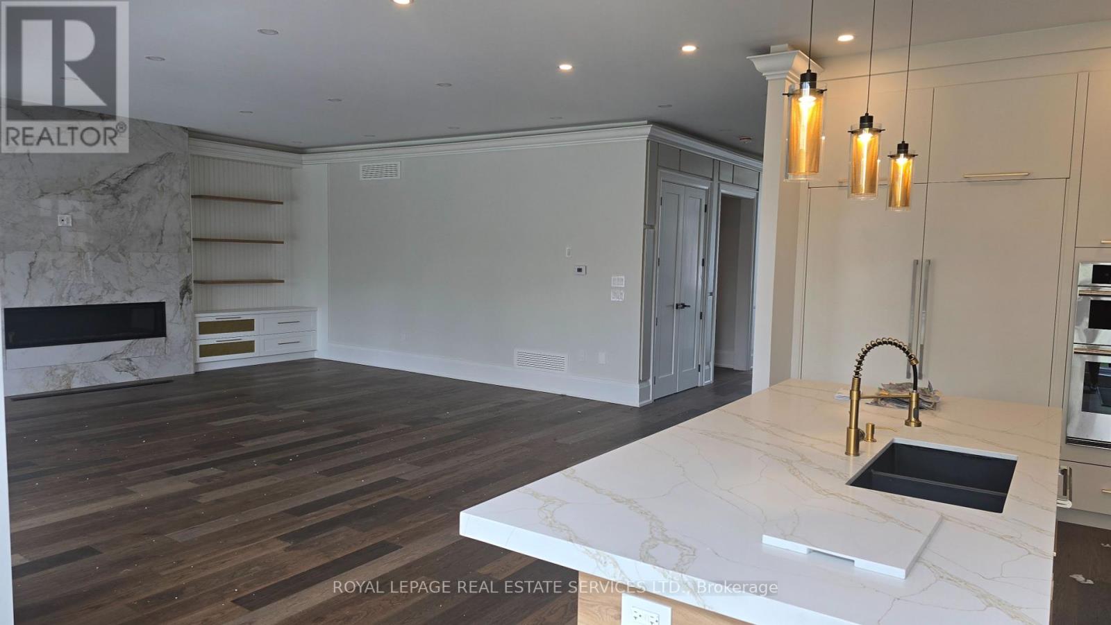 934 Goodwin Road, Mississauga, Ontario  L5G 4K1 - Photo 7 - W12136478