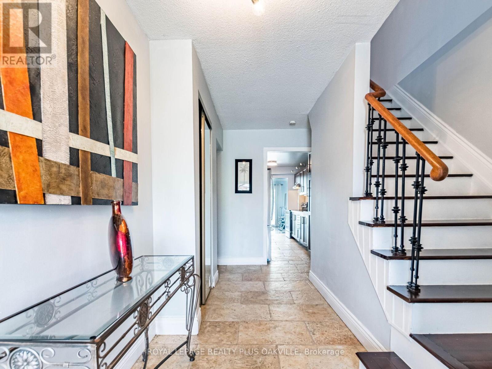 730 Galloway Crescent, Mississauga (Creditview), Ontario  L5C 3W1 - Photo 7 - W12136492