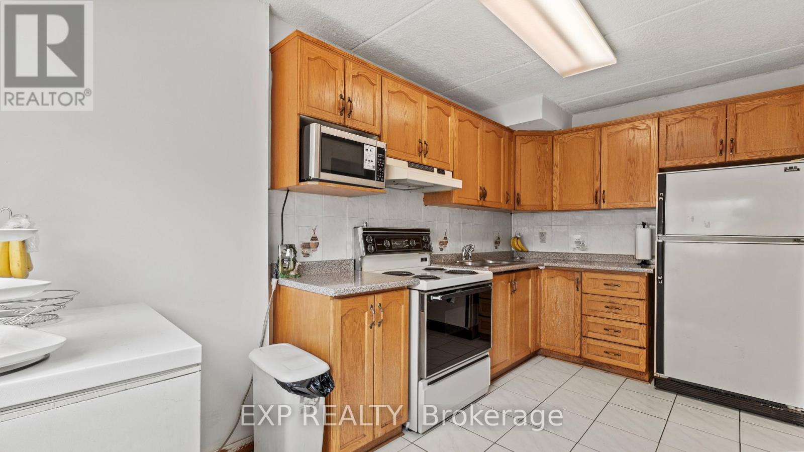 160 - 180 Mississauga Valley Boulevard, Mississauga, Ontario  L5M 3M2 - Photo 6 - W12136523