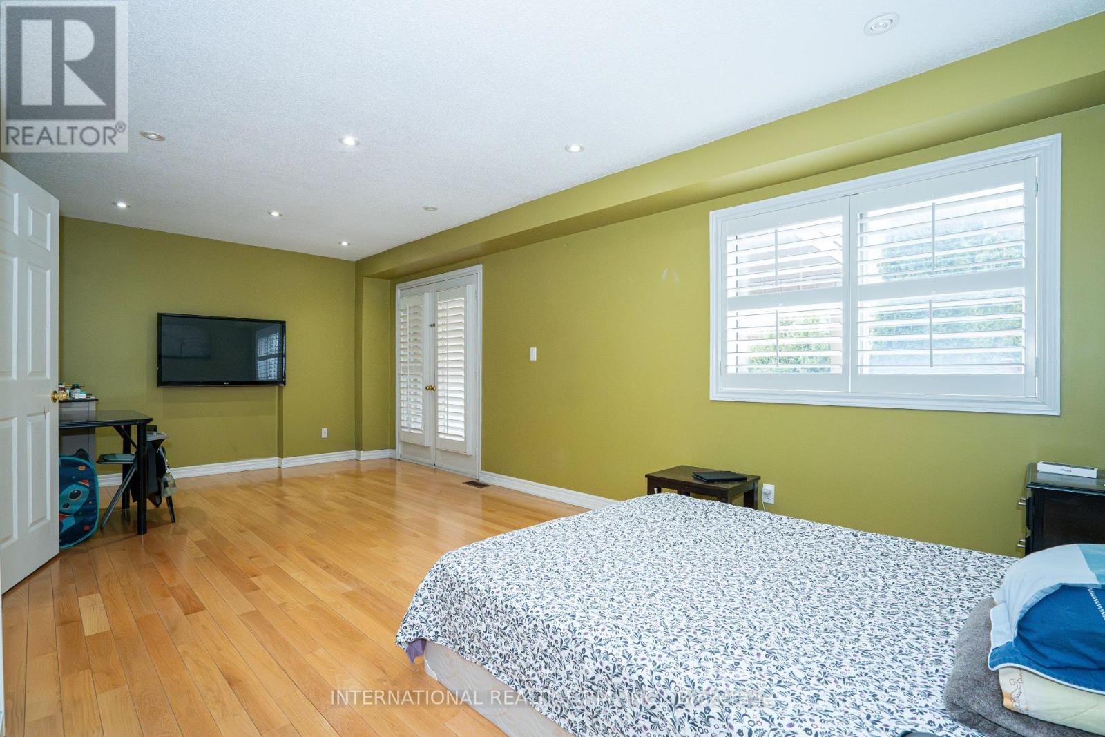 8 Margaret Rose Court, Toronto, Ontario  M9N 3Y6 - Photo 11 - W12136546