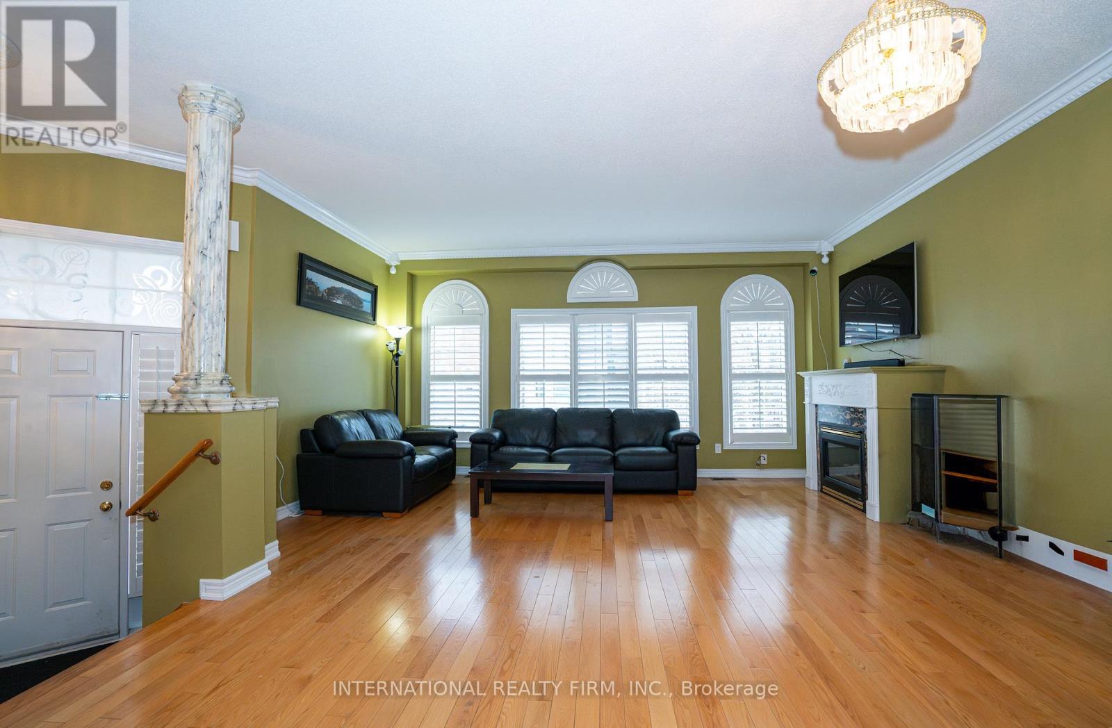 8 Margaret Rose Court, Toronto, Ontario  M9N 3Y6 - Photo 2 - W12136546