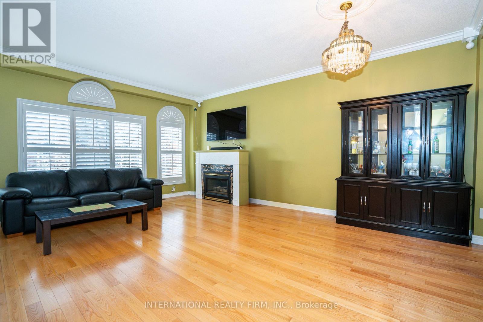 8 Margaret Rose Court, Toronto, Ontario  M9N 3Y6 - Photo 4 - W12136546