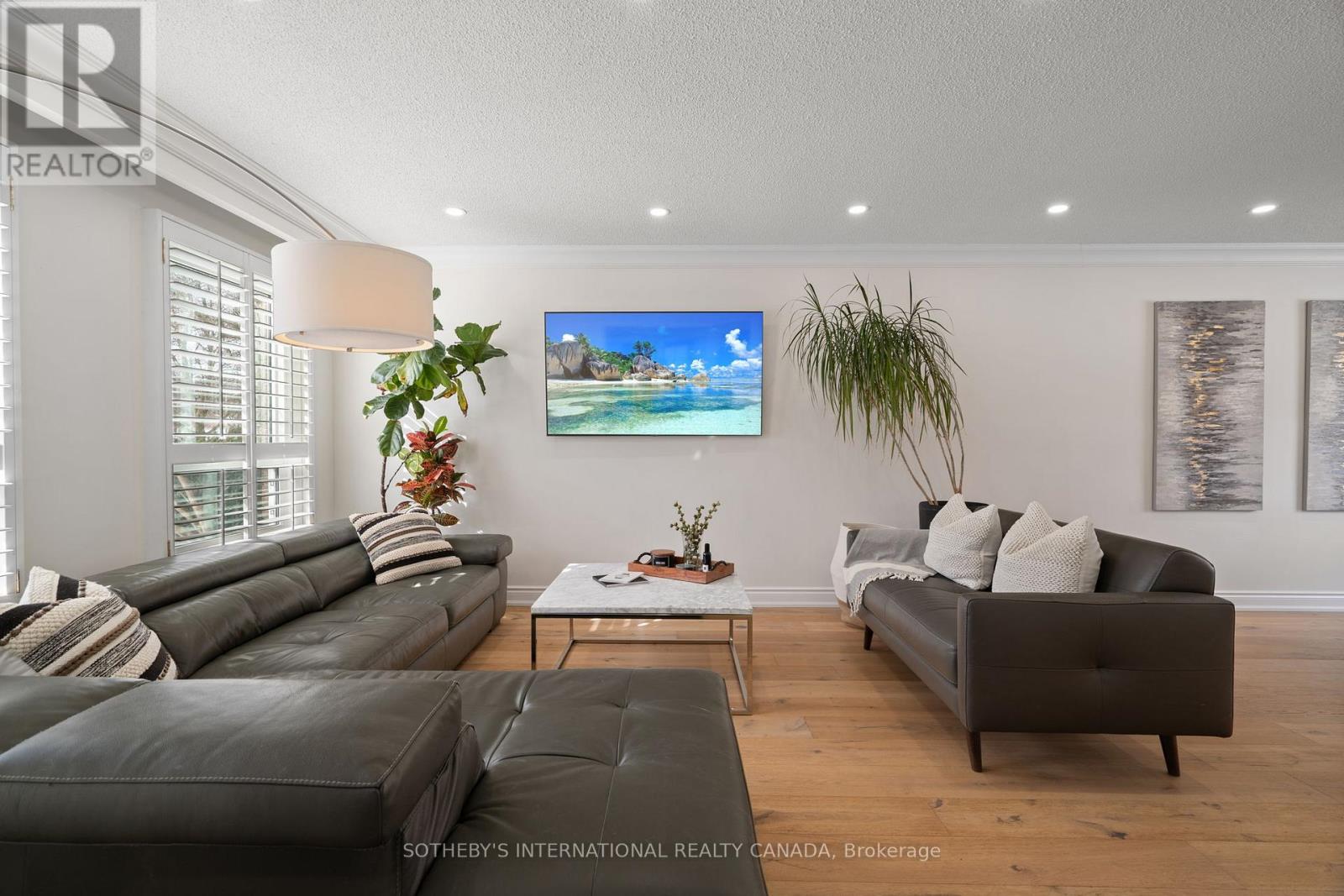 Property at 1489 JASMINE CRESCENT image 4
