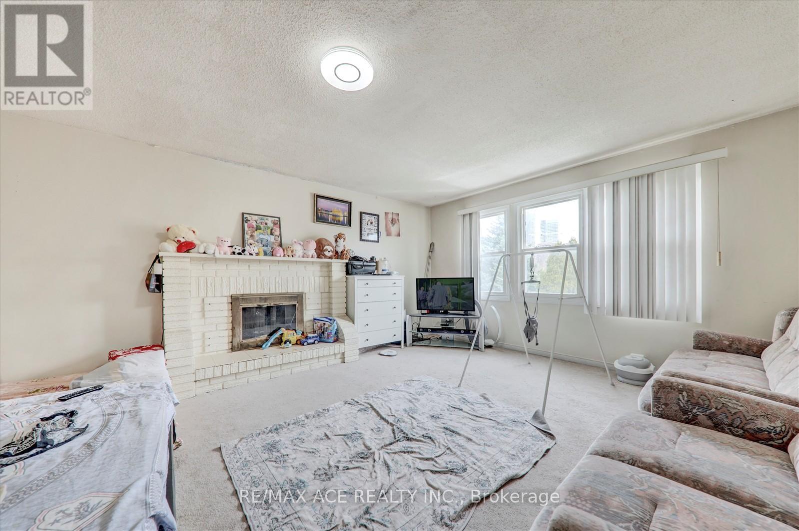651 Shetani Place, Mississauga, Ontario  L5B 2Z7 - Photo 15 - W12136588