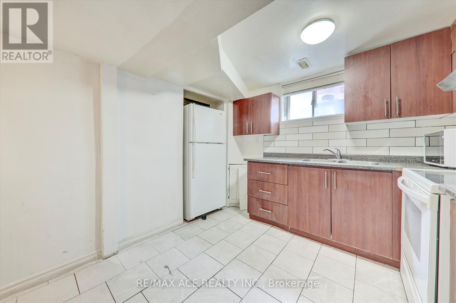 651 Shetani Place, Mississauga, Ontario  L5B 2Z7 - Photo 26 - W12136588