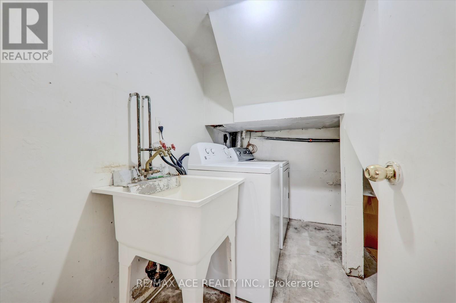 651 Shetani Place, Mississauga, Ontario  L5B 2Z7 - Photo 27 - W12136588