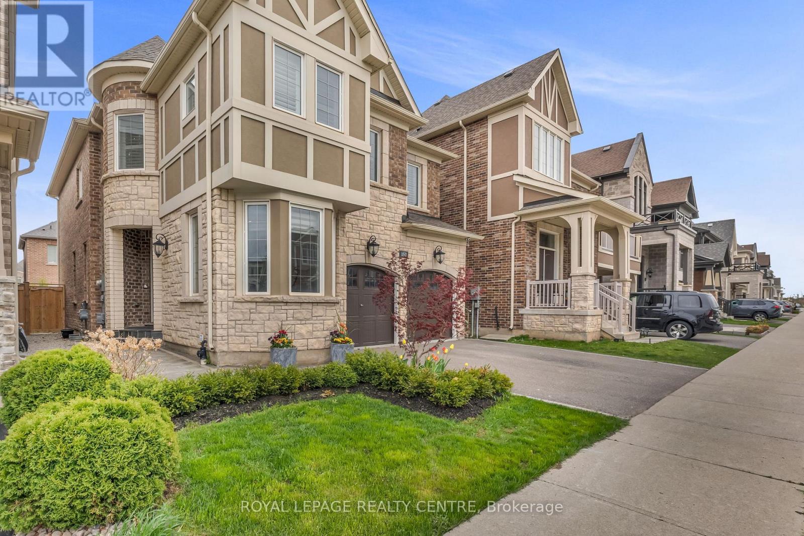 152 Wheat Boom Drive, Oakville (Go Glenorchy), Ontario  L6H 0M8 - Photo 2 - W12136594