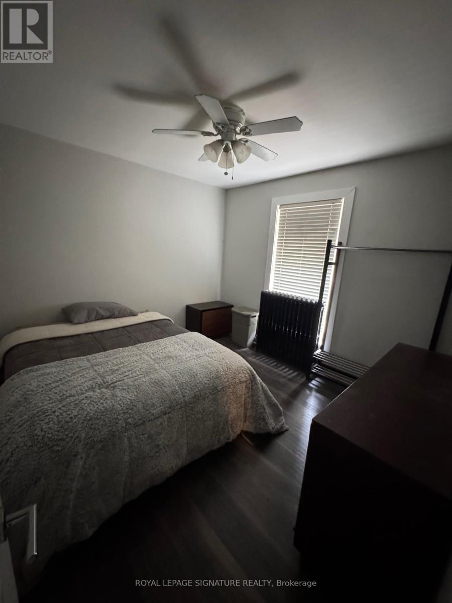 158 Premium Way, Mississauga, Ontario  L5B 1A2 - Photo 4 - W12136605