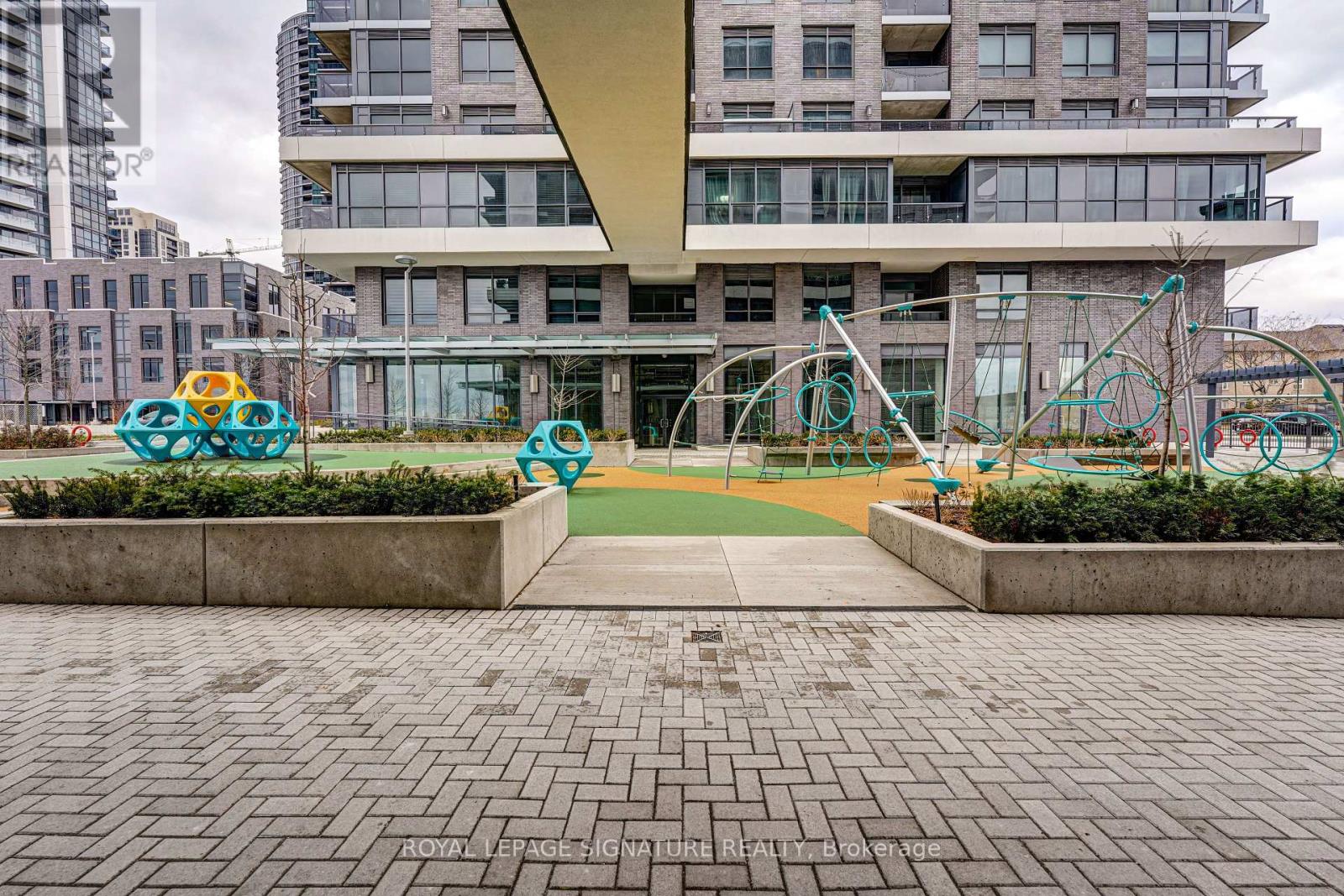 548 - 26 Gibbs Road, Toronto, Ontario  M9B 0E3 - Photo 47 - W12136649