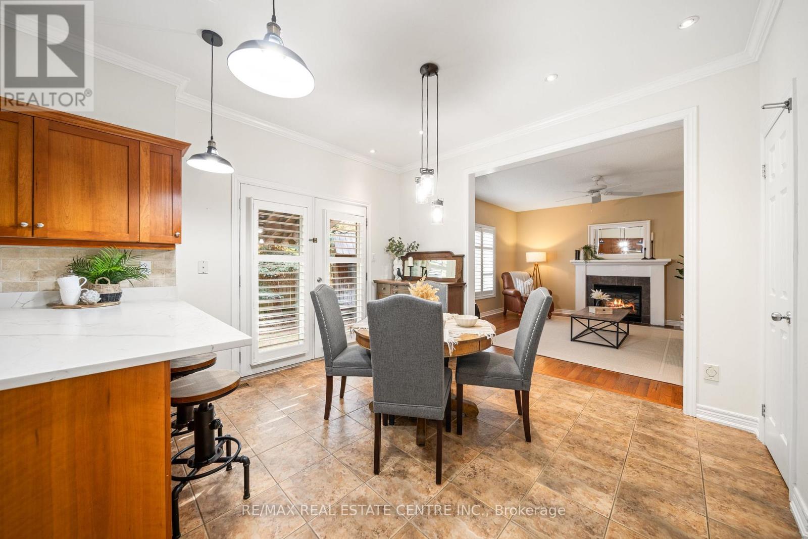 5449 Valleyhigh Drive, Burlington (Orchard), Ontario  L7L 6Z6 - Photo 18 - W12136675