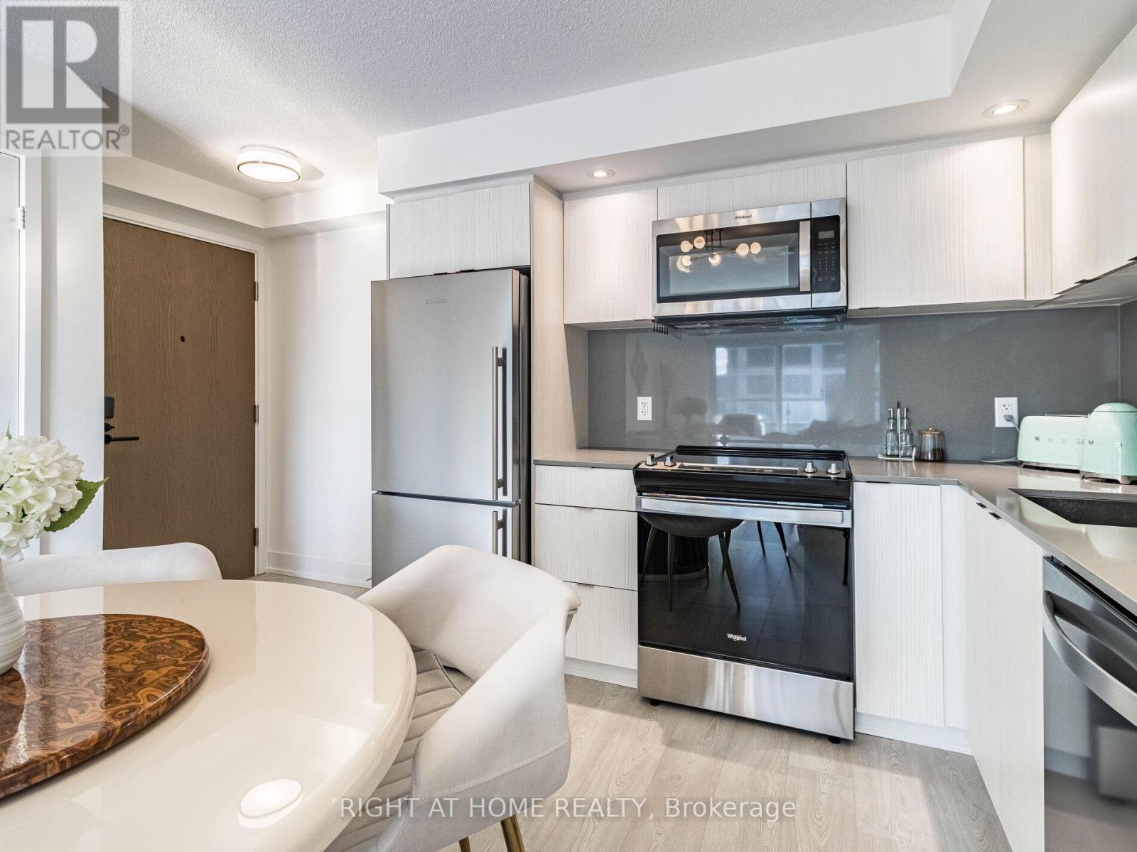 1401 - 10 Eva Road, Toronto, Ontario  M9C 0B3 - Photo 14 - W12136677
