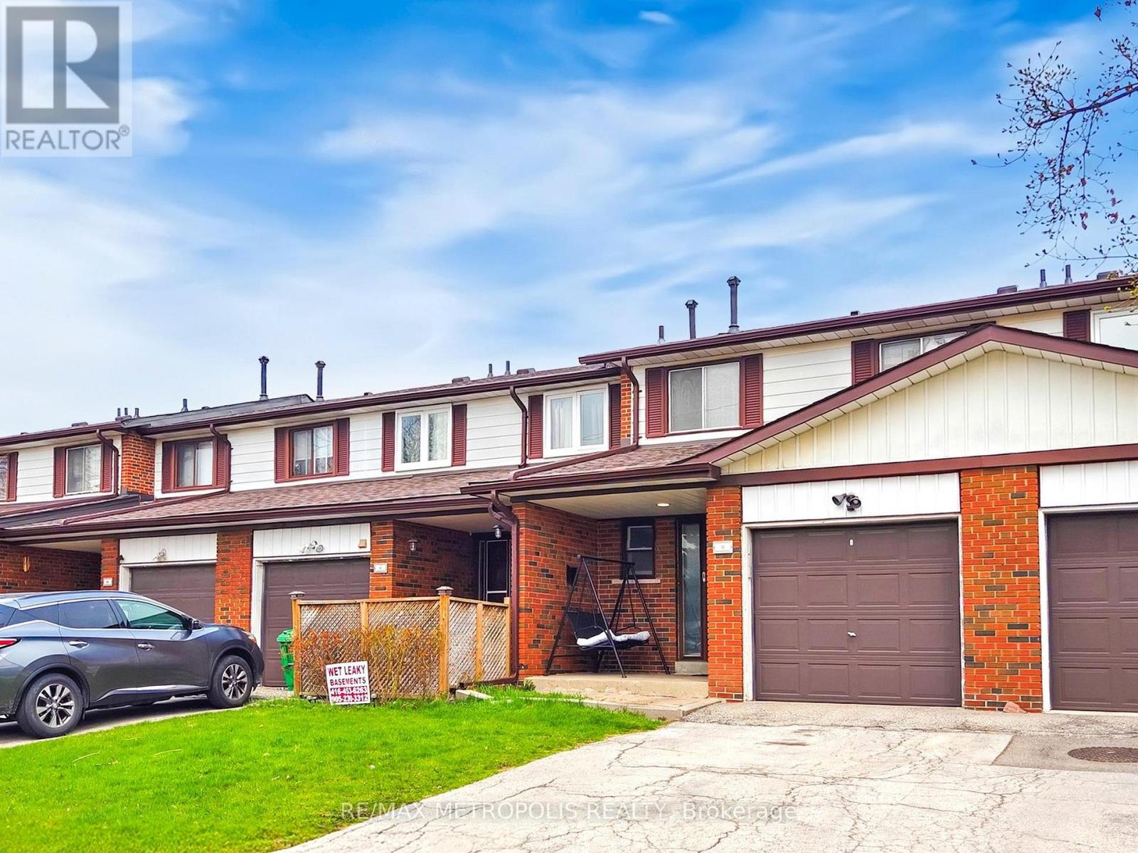 8 - 7033 Netherbrae Road, Mississauga, Ontario  L4T 2W2 - Photo 3 - W12136686