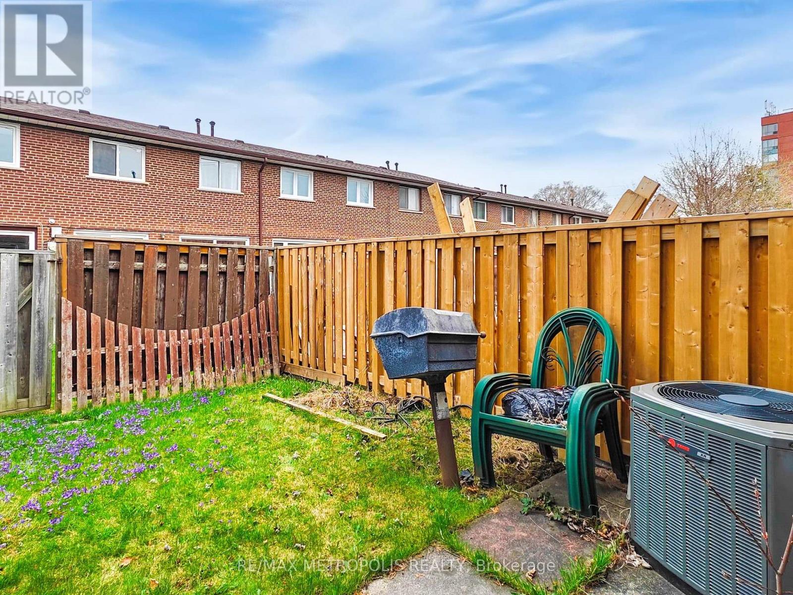 8 - 7033 Netherbrae Road, Mississauga, Ontario  L4T 2W2 - Photo 39 - W12136686