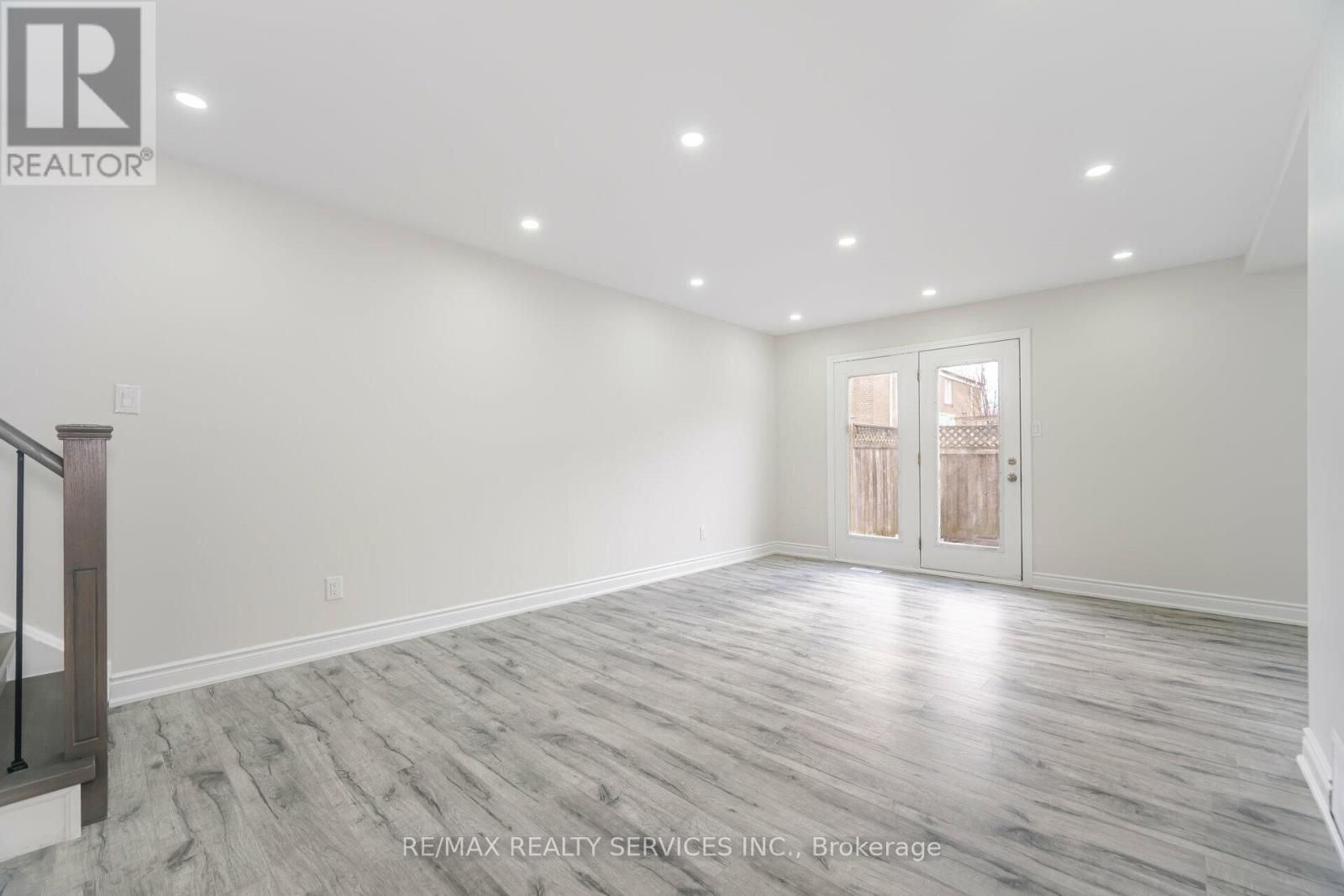 Property at 41 TOWN HOUSE CRESCENT image 1