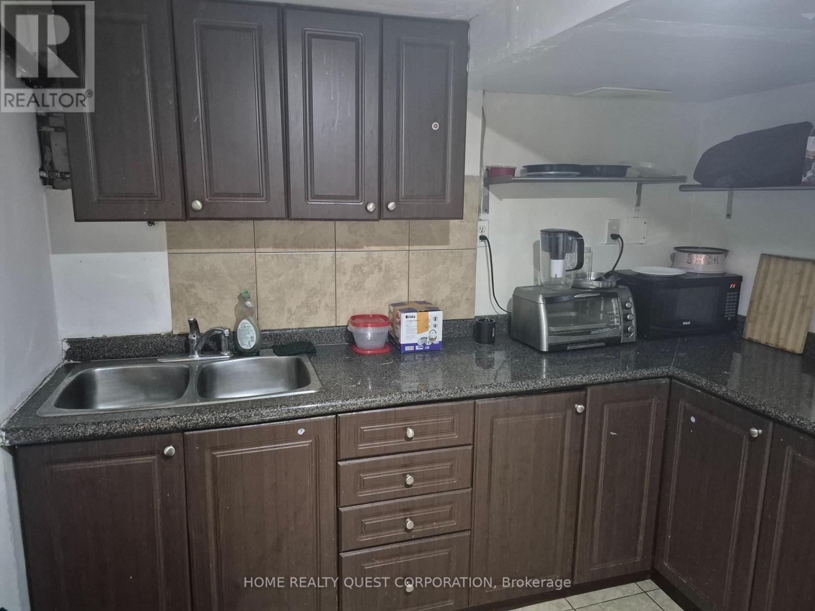 180 Mississauga Valley Boulevard, Mississauga, Ontario  L5A 3M2 - Photo 7 - W12136727
