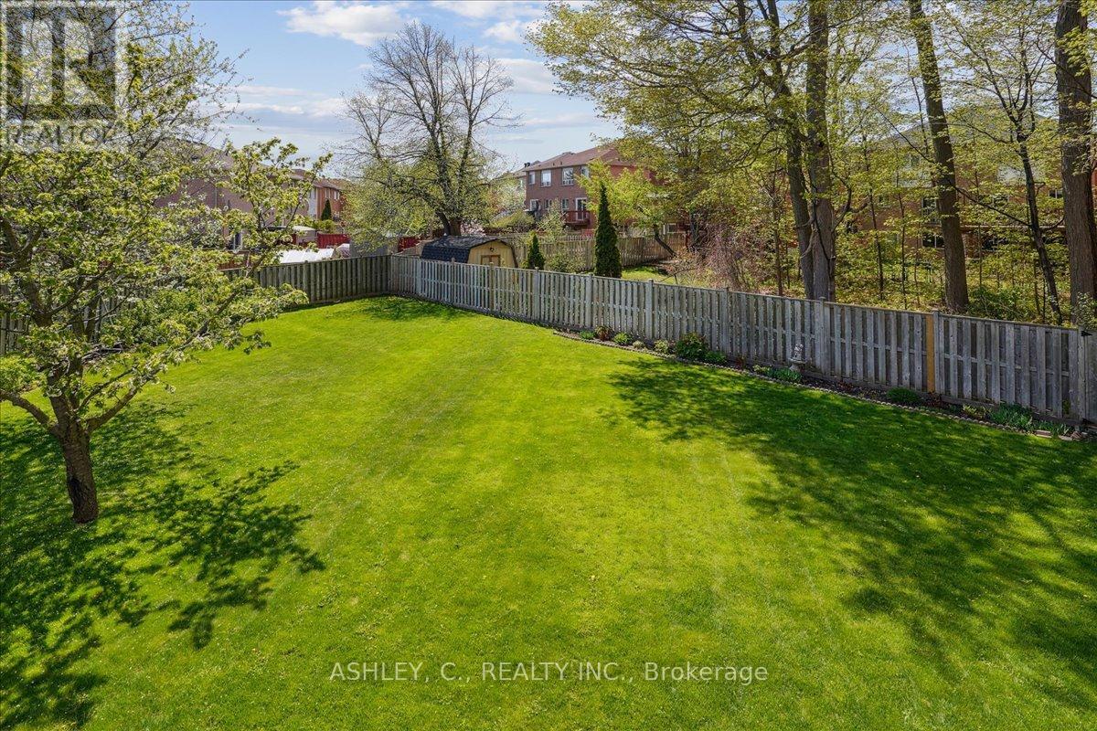 711 Esprit Crescent, Mississauga, Ontario  L5R 3C1 - Photo 3 - W12136729