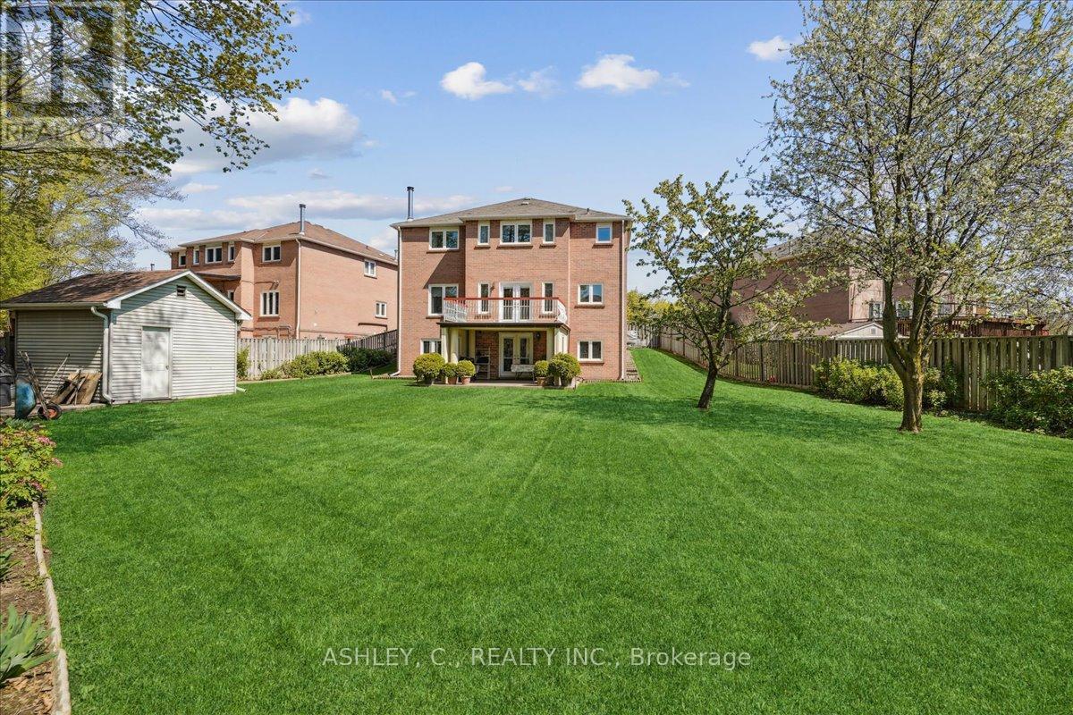 711 Esprit Crescent, Mississauga, Ontario  L5R 3C1 - Photo 4 - W12136729