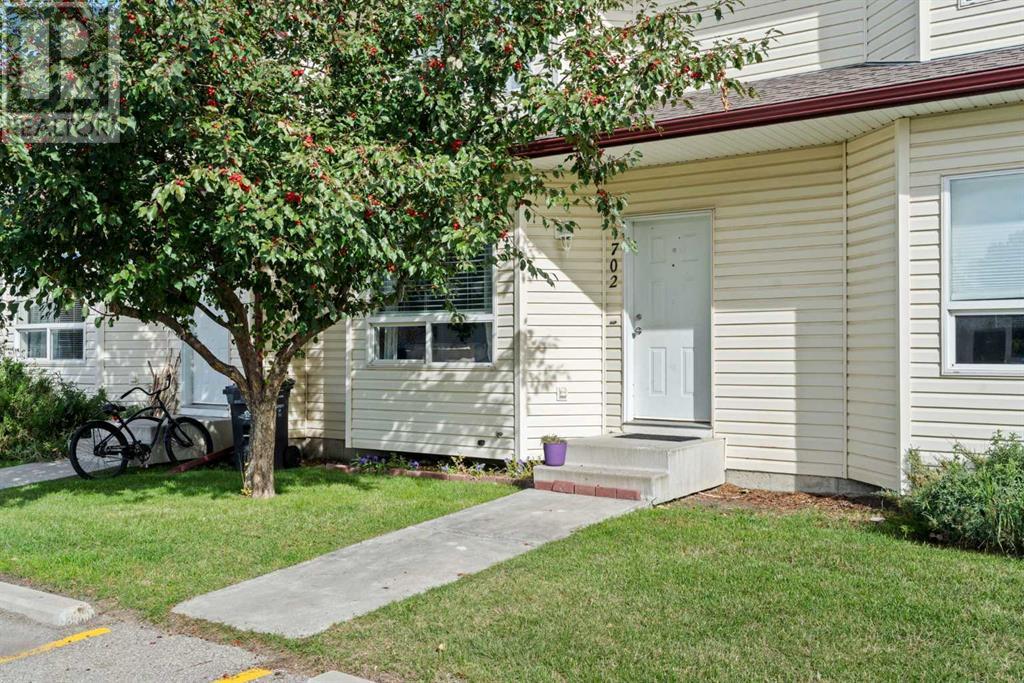 702 Eagleview Place Nw, High River, Alberta  T1V 1Y6 - Photo 3 - A2216847