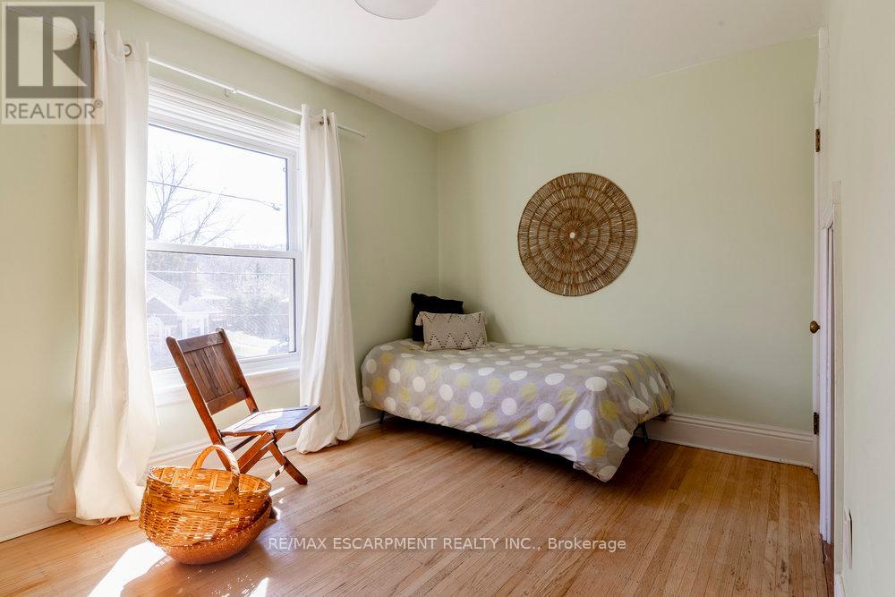24 Hyde Park Avenue, Hamilton, Ontario  L8P 4M5 - Photo 22 - X12058171