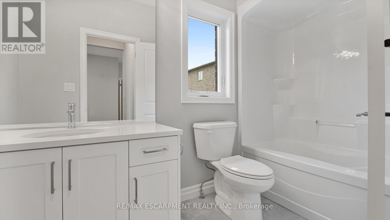 45 Vanrooy Trail, Norfolk, Ontario  N0E 1Y0 - Photo 7 - X12101843