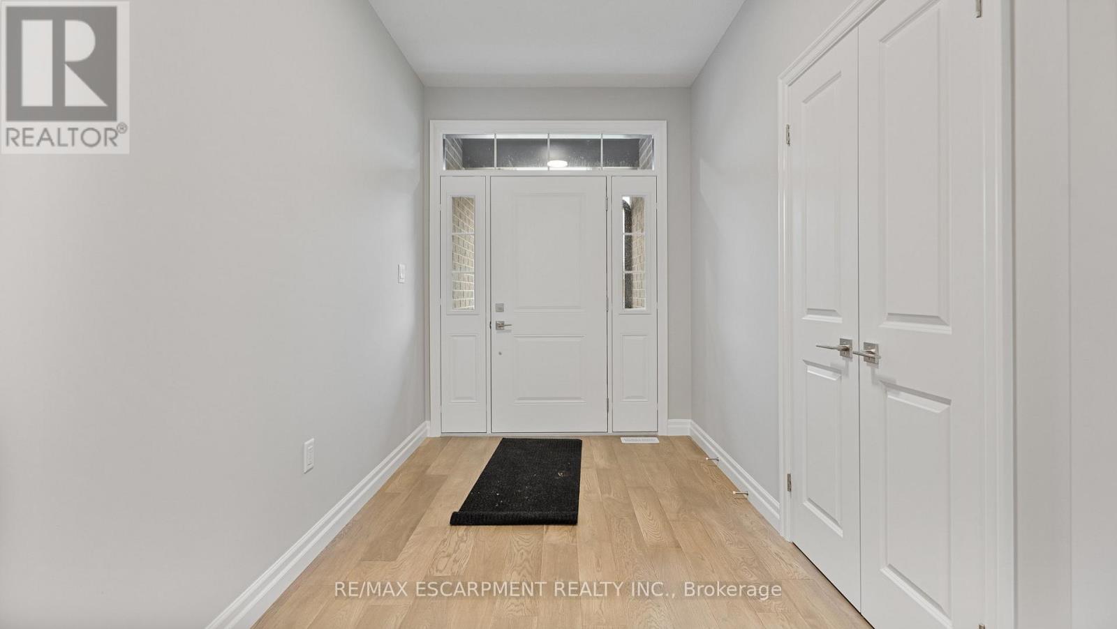 45 Vanrooy Trail, Norfolk, Ontario  N0E 1Y0 - Photo 5 - X12101843
