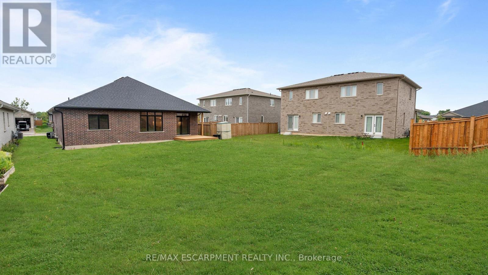 45 Vanrooy Trail, Norfolk, Ontario  N0E 1Y0 - Photo 24 - X12101843
